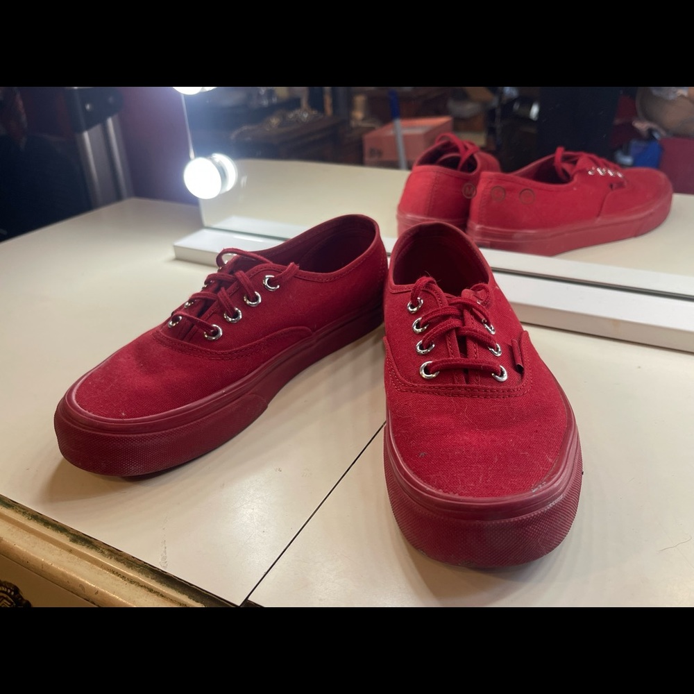 Red vans - Picture 2 of 3